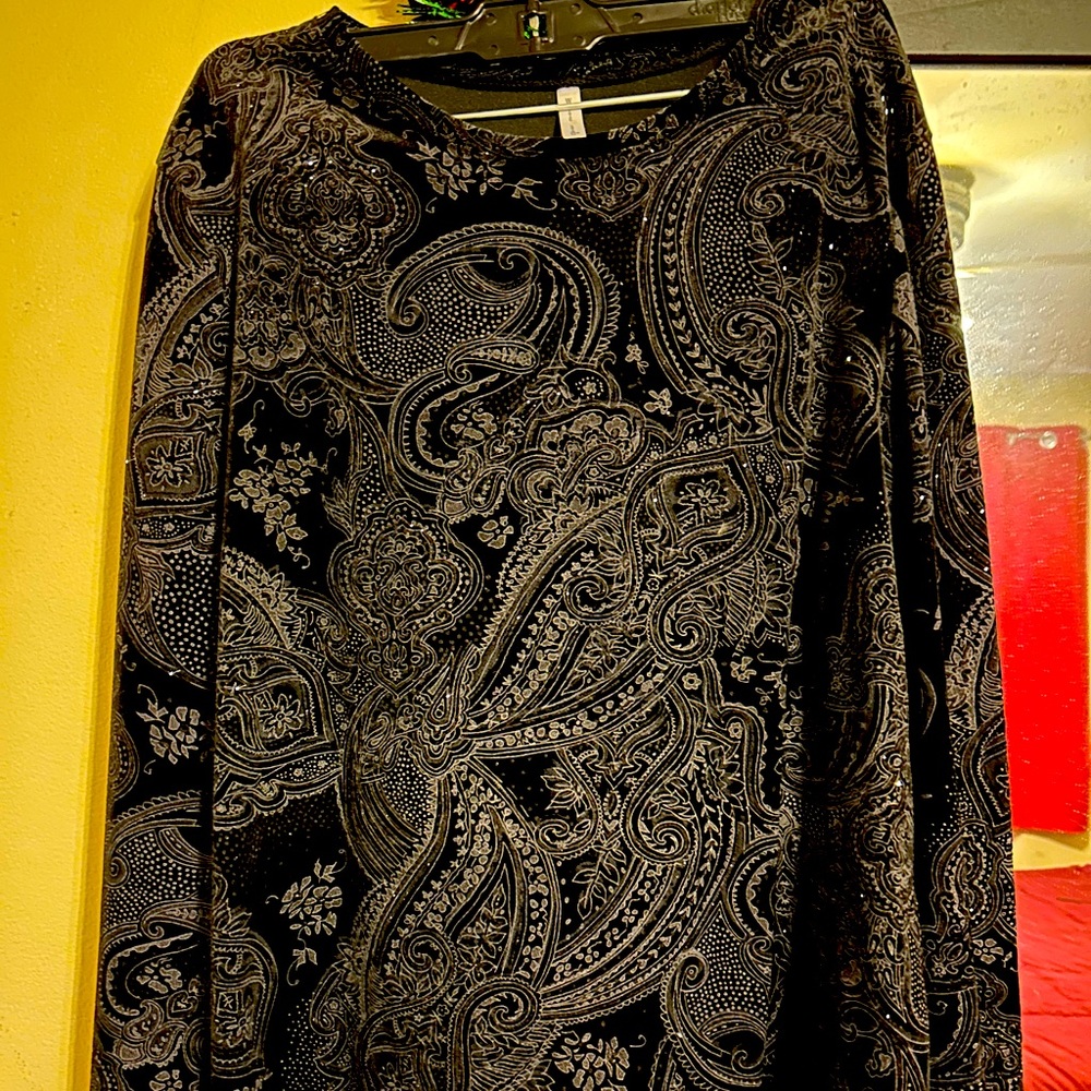 This top has never been worn ! It is black shimmery sparkles and is a size lg.